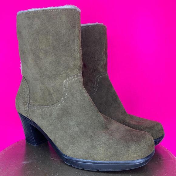 Clarks Dream Darling Suede Faux Shearling Heeled Boot Sz 9.5W - Picture 1 of 9